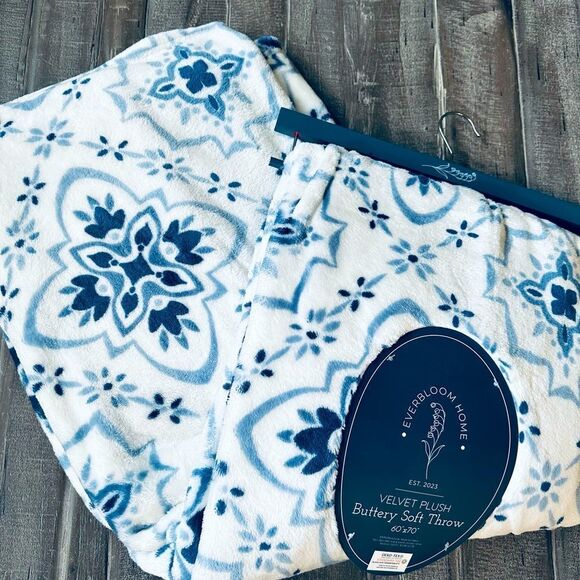 COPY - Plush Moroccan Medallion Tile Print Boho Throw Blanket
